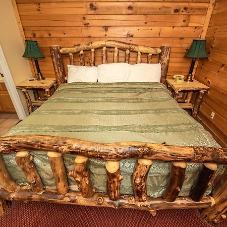 Cabin Close To Parkway Rd With River View Pigeon Forge Buitenkant foto