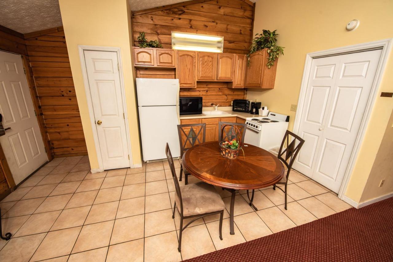 Cabin Close To Parkway Rd With River View Pigeon Forge Buitenkant foto