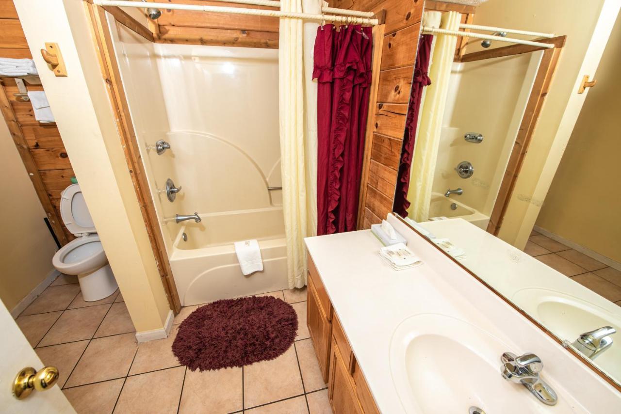 Cabin Close To Parkway Rd With River View Pigeon Forge Buitenkant foto