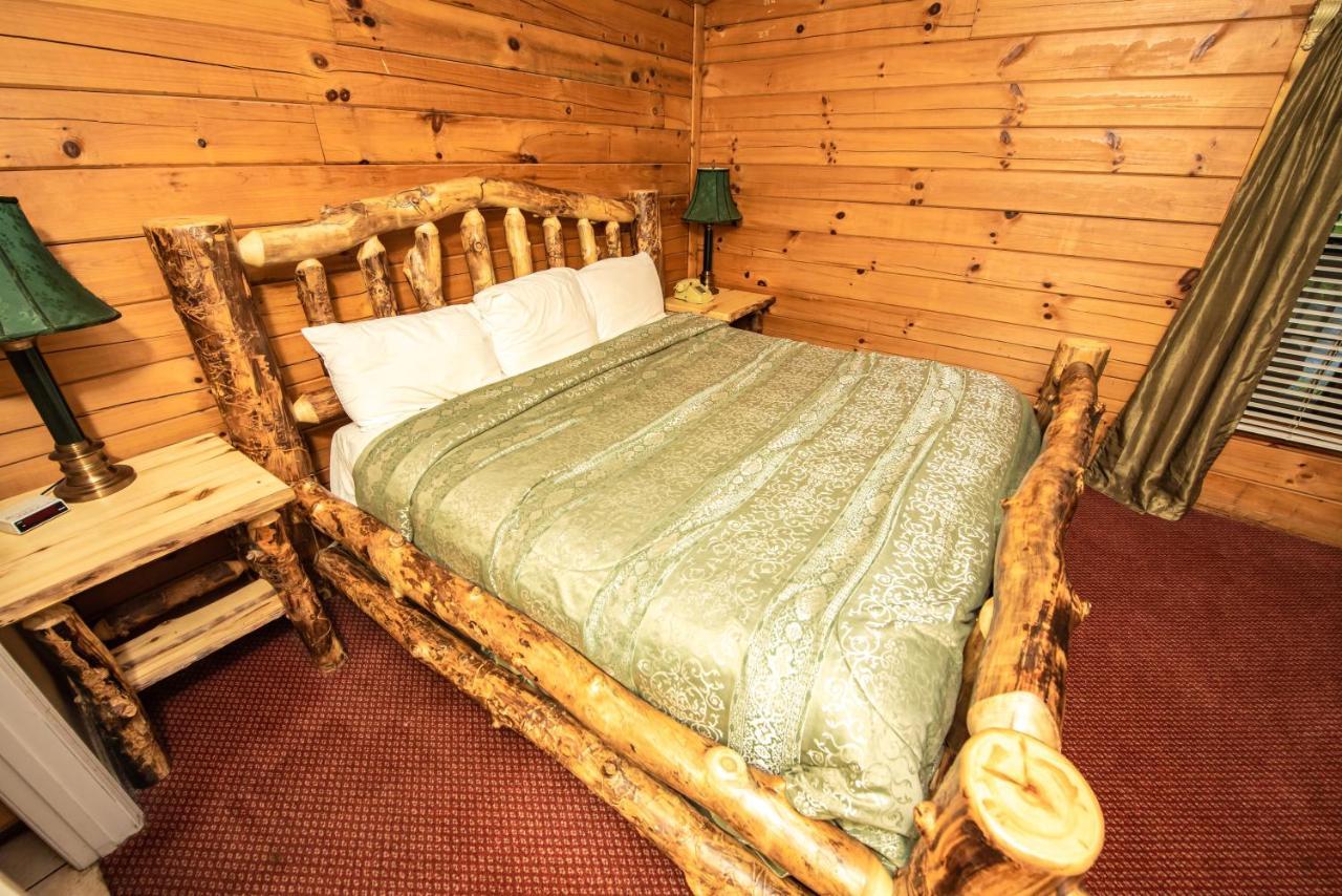 Cabin Close To Parkway Rd With River View Pigeon Forge Buitenkant foto