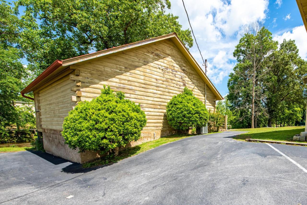 Cabin Close To Parkway Rd With River View Pigeon Forge Buitenkant foto
