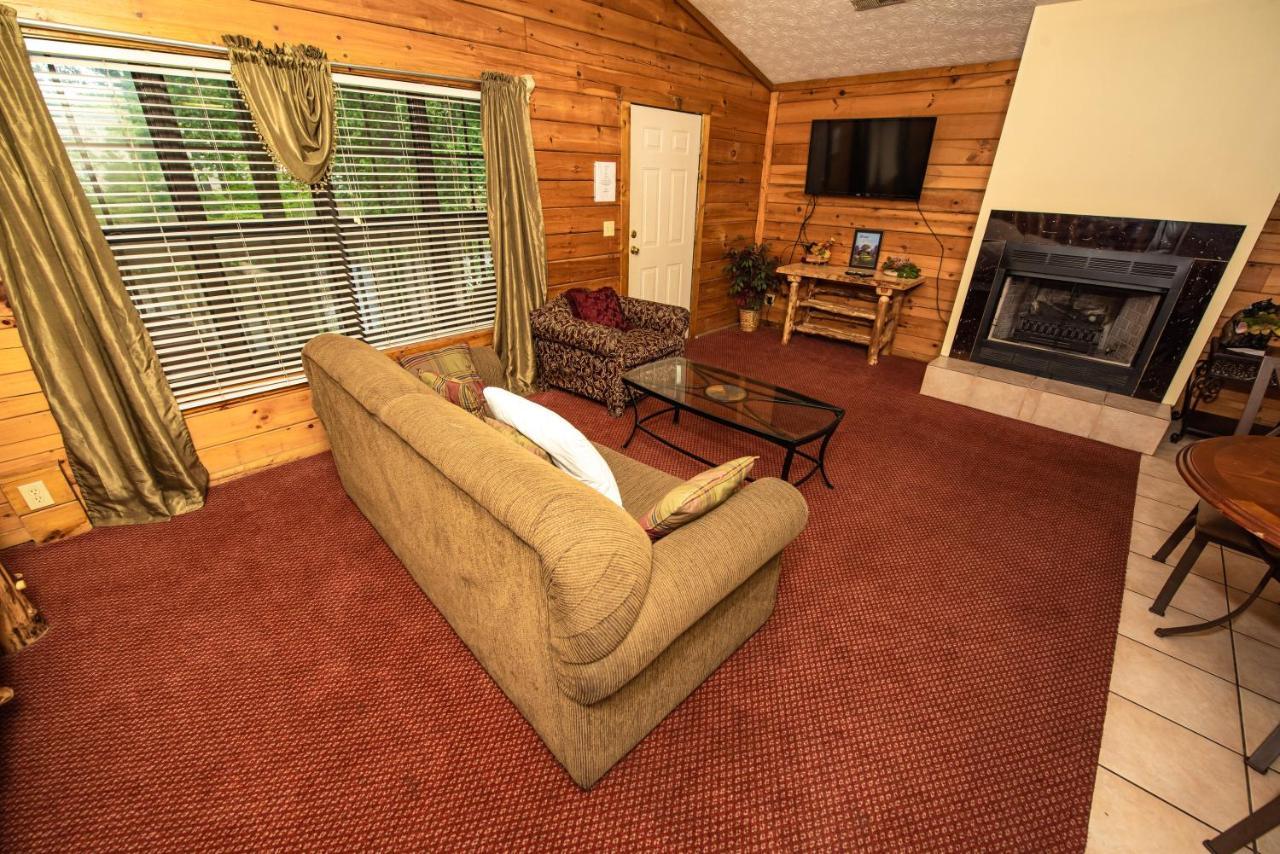 Cabin Close To Parkway Rd With River View Pigeon Forge Buitenkant foto